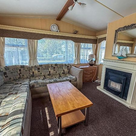 Superb Caravan By The Seaside In Kessingland, Suffolk Ref 90040Sg Benacre Exteriör bild