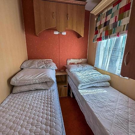 Superb Caravan By The Seaside In Kessingland, Suffolk Ref 90040Sg Benacre Exteriör bild
