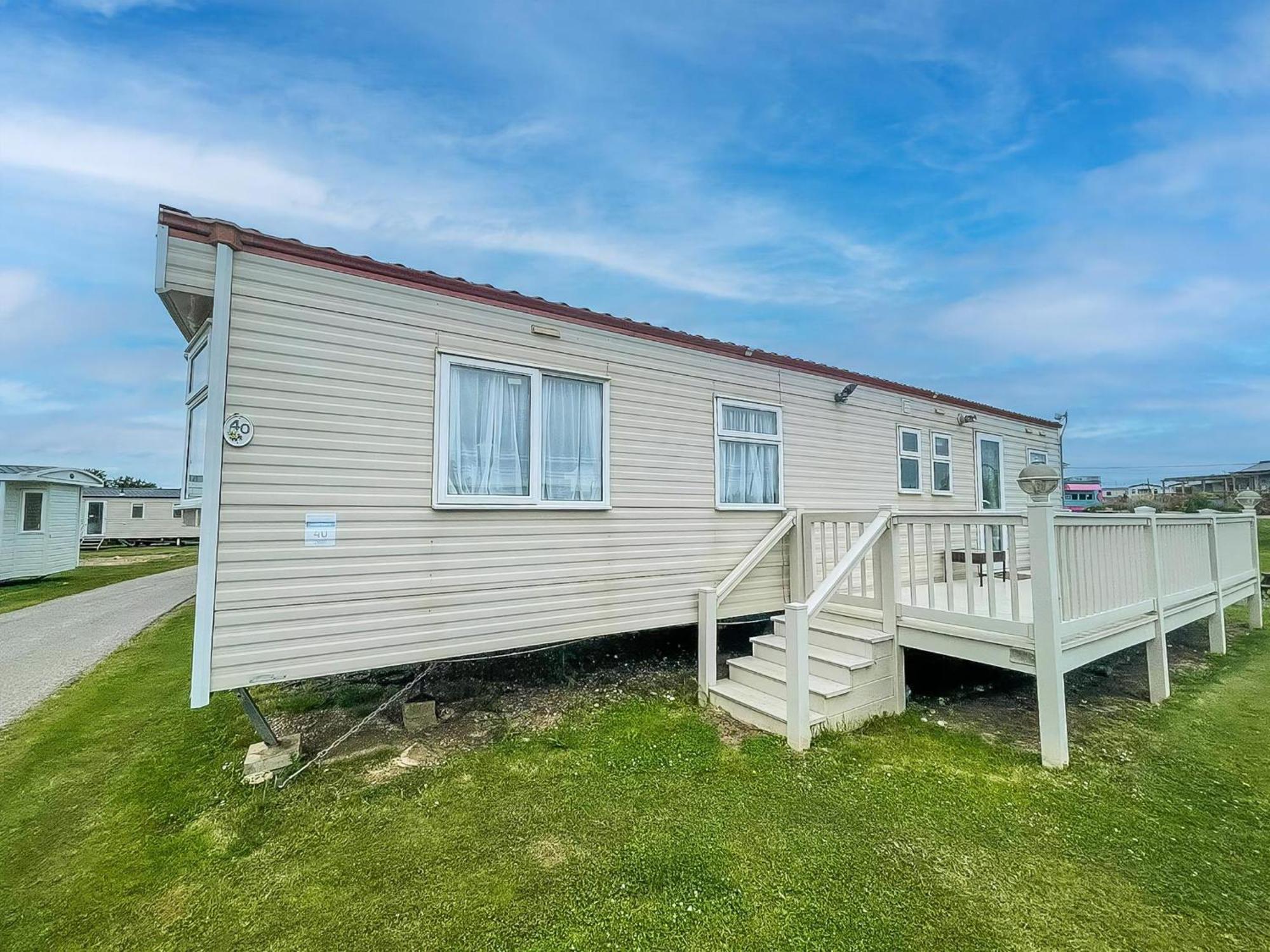Superb Caravan By The Seaside In Kessingland, Suffolk Ref 90040Sg Benacre Exteriör bild