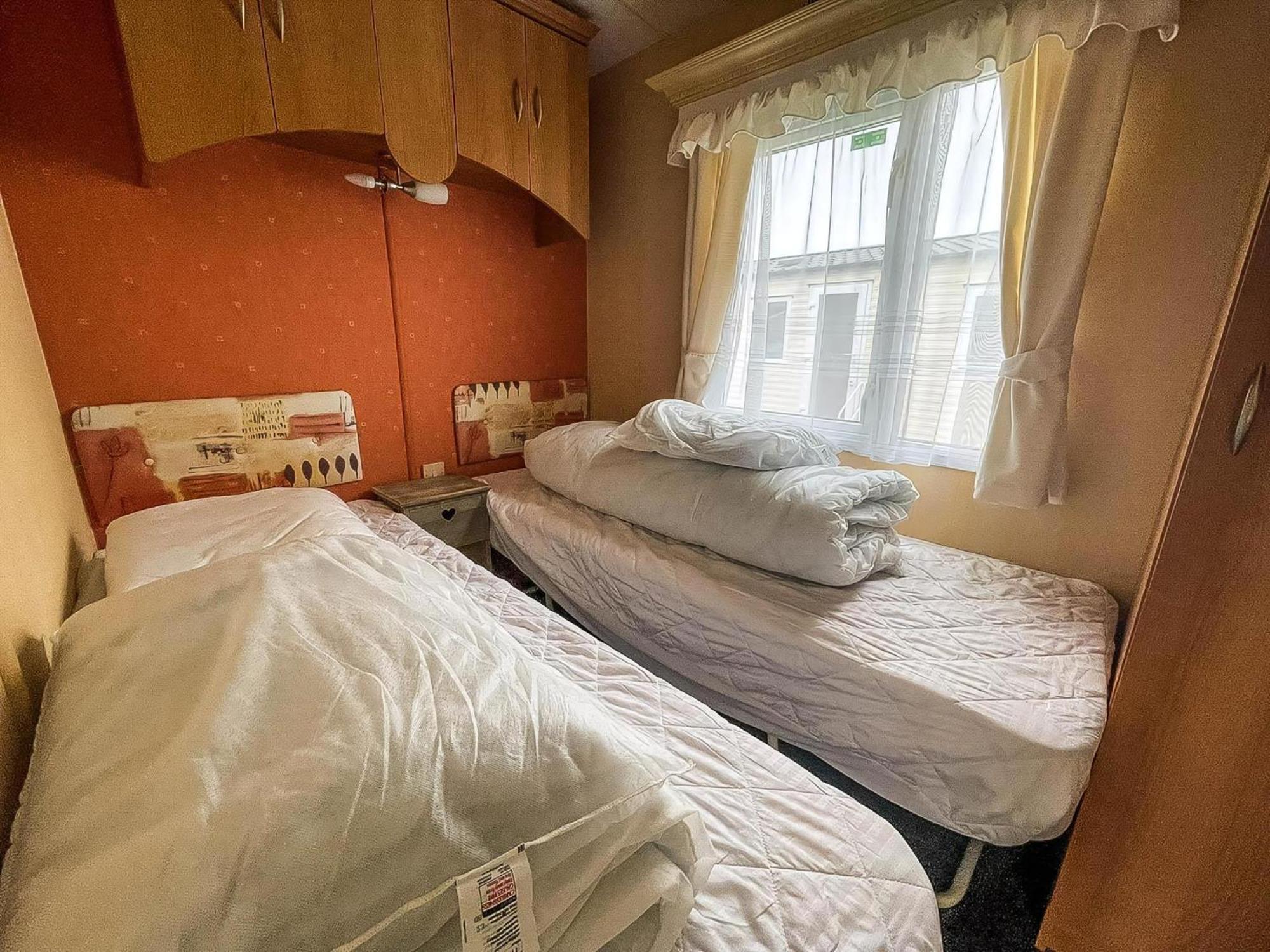 Superb Caravan By The Seaside In Kessingland, Suffolk Ref 90040Sg Benacre Exteriör bild