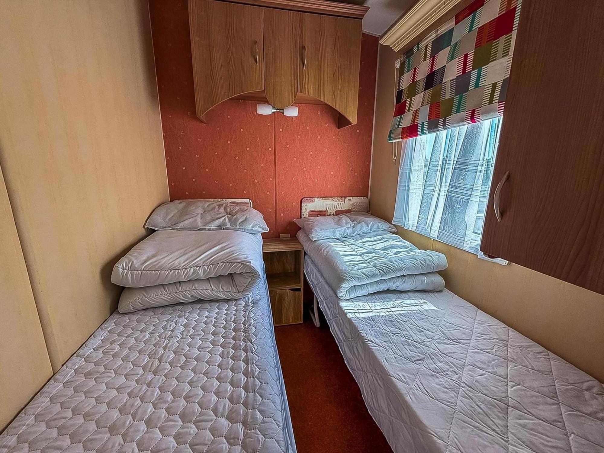 Superb Caravan By The Seaside In Kessingland, Suffolk Ref 90040Sg Benacre Exteriör bild
