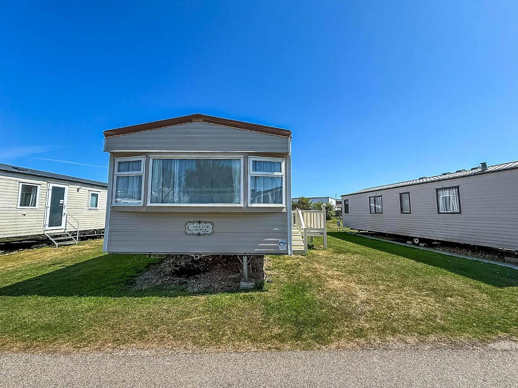 Superb Caravan By The Seaside In Kessingland, Suffolk Ref 90040Sg Benacre Exteriör bild